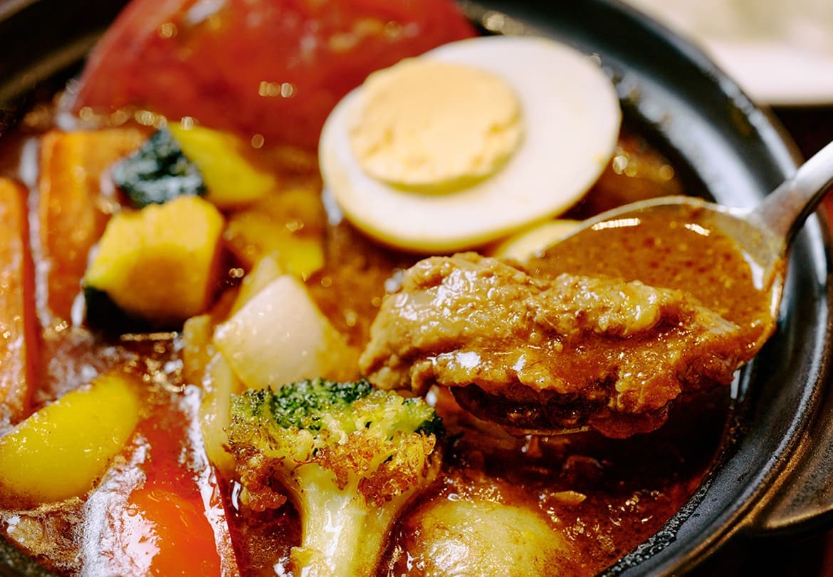 トロトロになるまで6時間煮込んだ牛すじが主役のビーフカレー