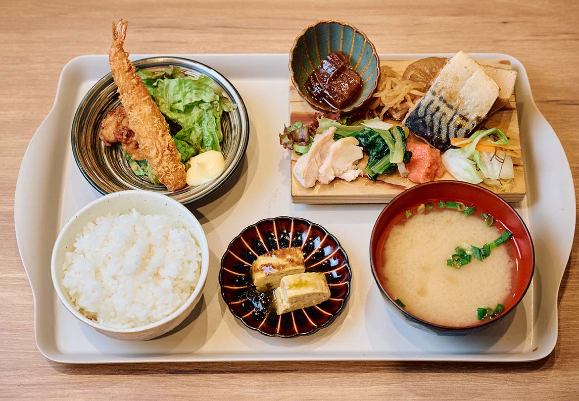 ランチ定食は1,200円〜。