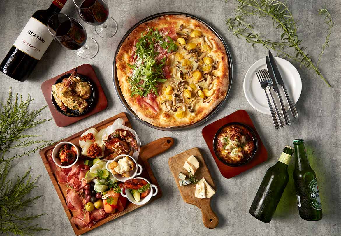 ビールやワインとともに各国の料理を堪能