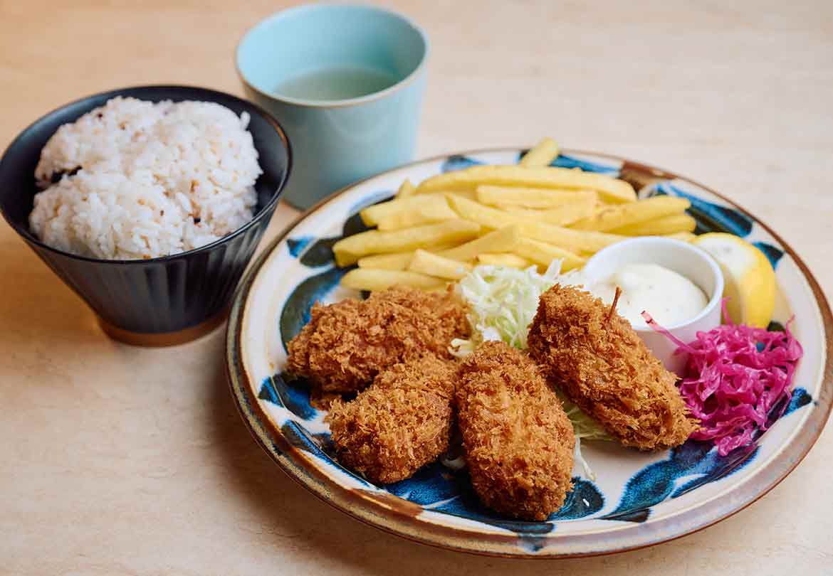 「牡蠣フライ4ピースセット（牡蠣スープ / サラダ / ライスorパン付き）」1,320円