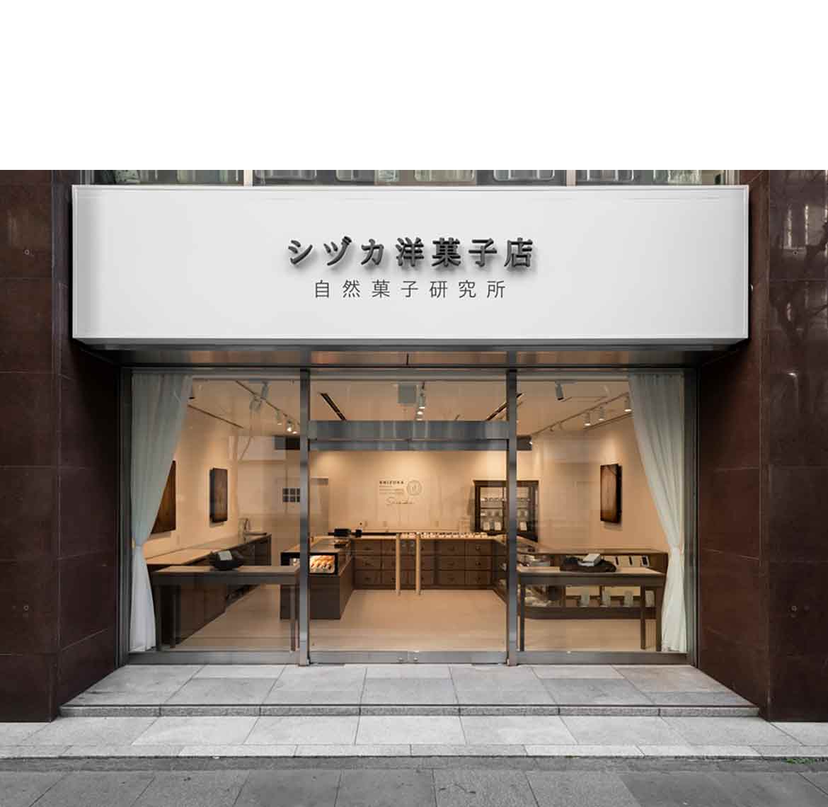 行列のできる自然派洋菓子店。丸の内限定のベーカリーはもうチェックした？