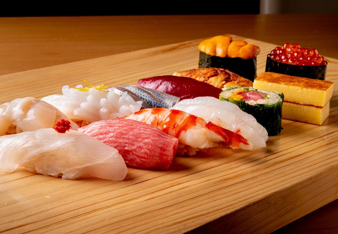 名店「不二楼」のお寿司を1貫から食べられるのがうれしい！