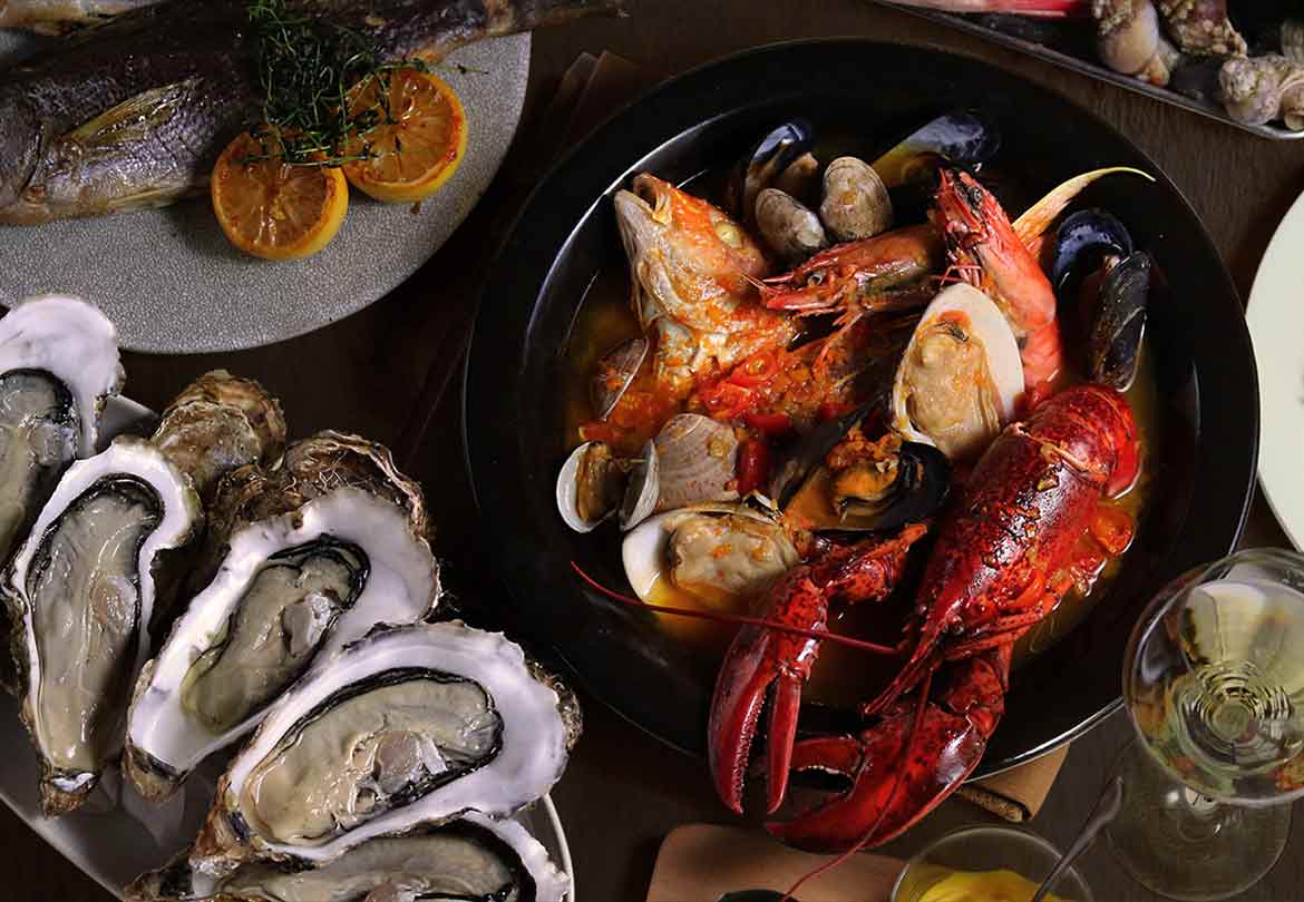 ランチ、ディナー共にコース料理を用意