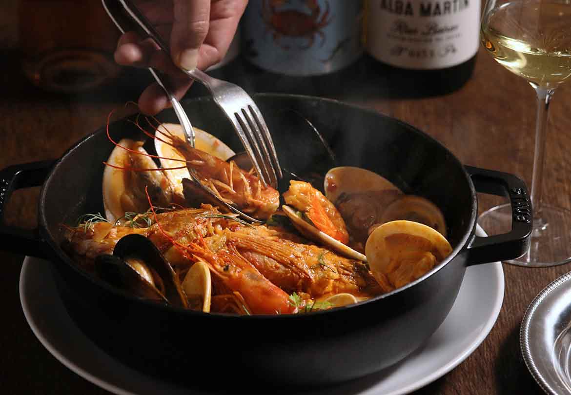 特製のブイヤベースは外せない一品