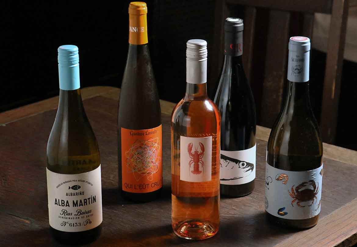 ワインは赤・白合わせて15種類以上