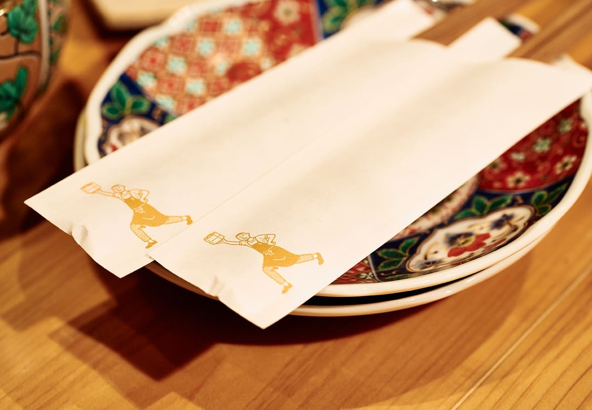 お店のロゴマークがいたるところに。モデルは料理長なんだとか