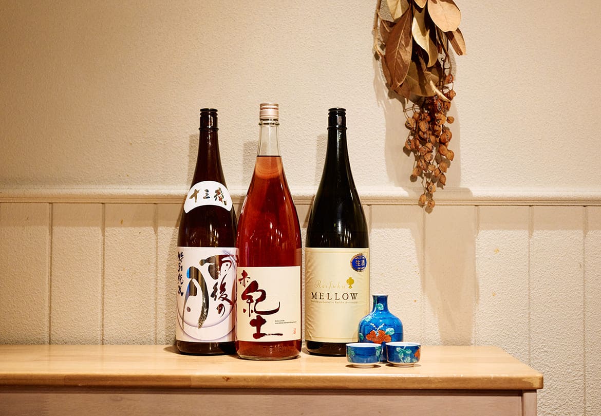 日本酒もワイン風だったりと飲みやすい銘柄をセレクト。グラス 750円、一合 1,400円