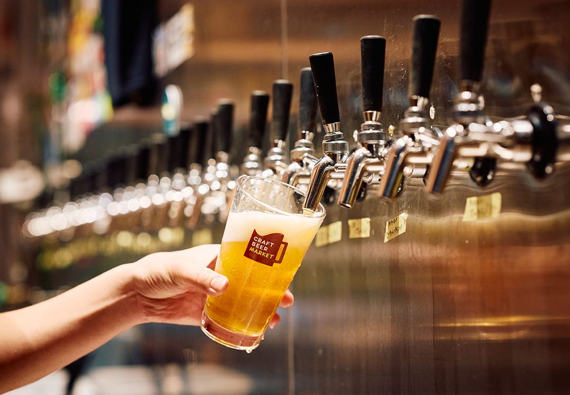 ビールは基本的にどの銘柄もグラス600円（250ml）、パイント900円（473ml）