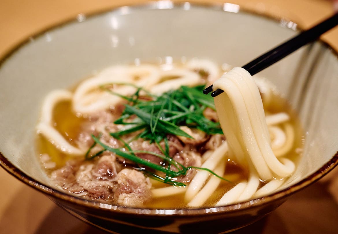 店主さんおすすめの「牛肉おうどん」1,030円