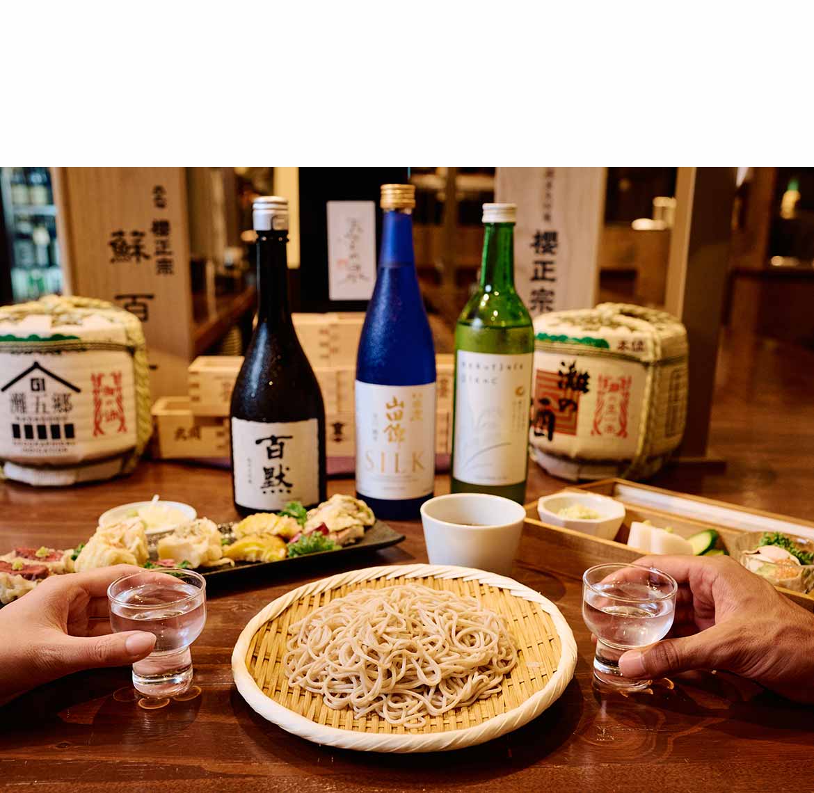 そば屋でそば前と日本酒をしっぽりたのしむ秋の夜長デート