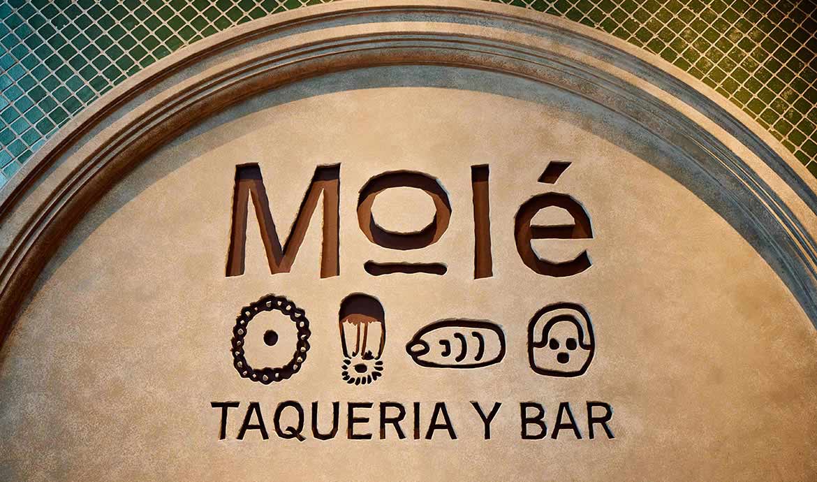 Molé TAQUERIA Y BAR