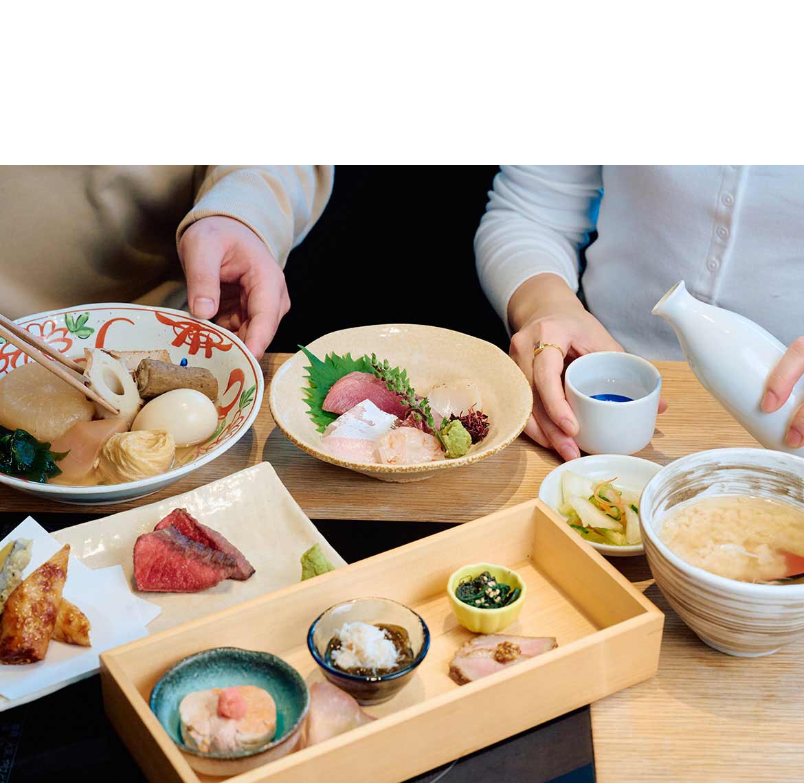 寒い冬は出汁香るおでんとこだわりの熱燗でぽかぽか温かいひとときを