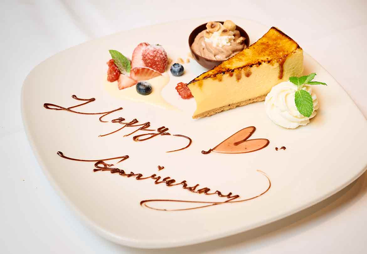 仕上げのデザートも、記念日にふさわしい華やかさ