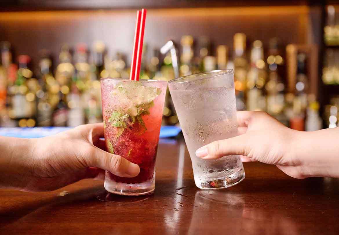 雰囲気のある店内で乾杯♪