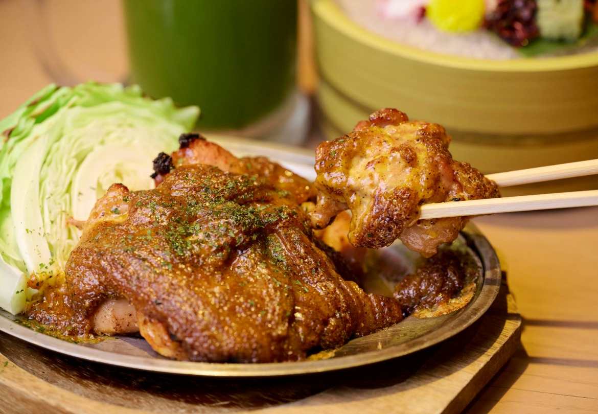 スパイシーな香りのマヨネーズソースに思わずよだれがっ！