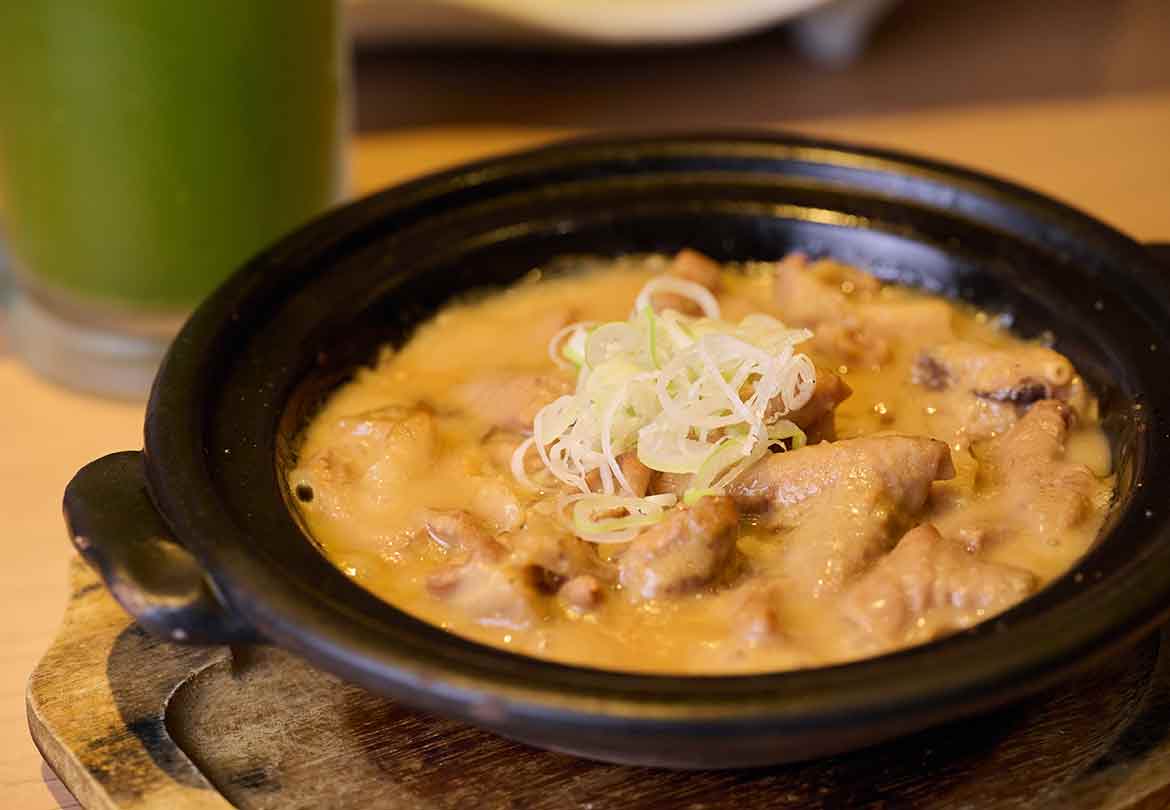 くさみもなく、丁寧な仕事を感じる「特製もつ煮込み」