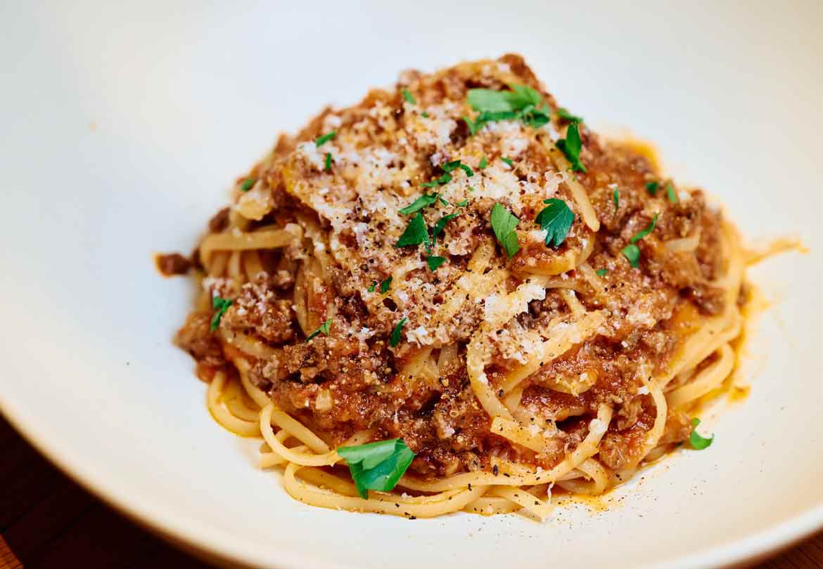 宮崎県産の黒毛和牛を使用した贅沢なボロネーゼ