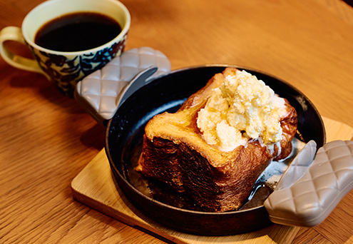 「フレンチトースト ホイップバターとメープルシロップ」