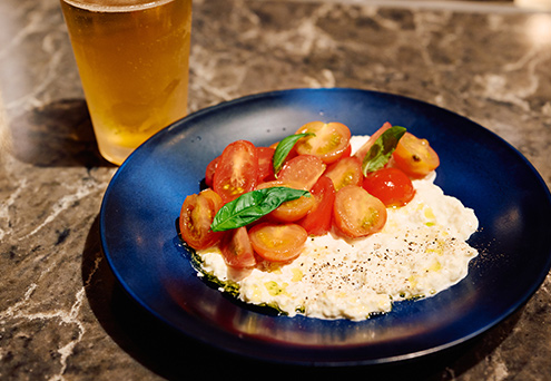 「ストラッチャテッラチーズのカプレーゼ」