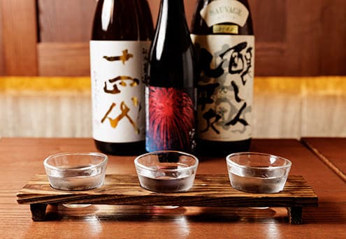「プレミアム 飲み比べ」（左から十四代、風の森、醸し人九平次）