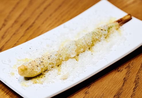 「グリーンアスパラの1本揚げ〜パルメジャーノチーズをかけて〜」