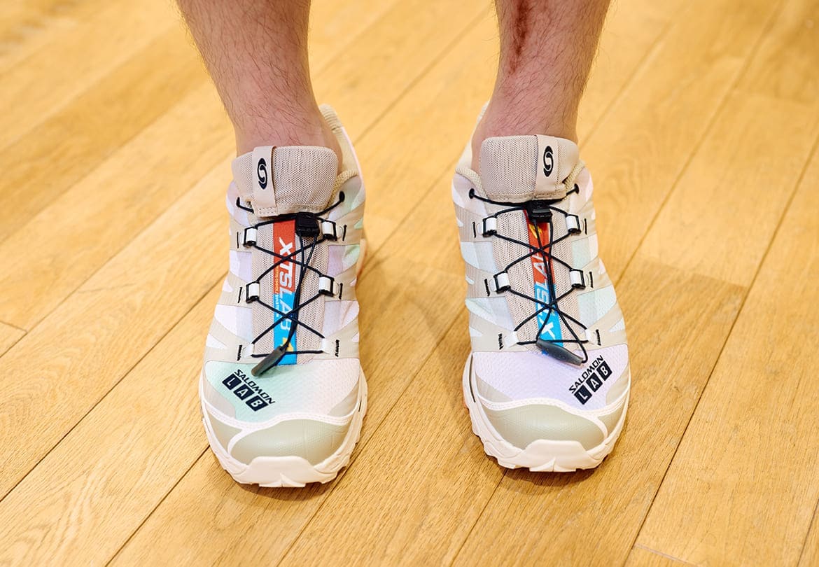 人気のある「SALOMON」は左右で色が若干異なるカラーで遊び心をプラス