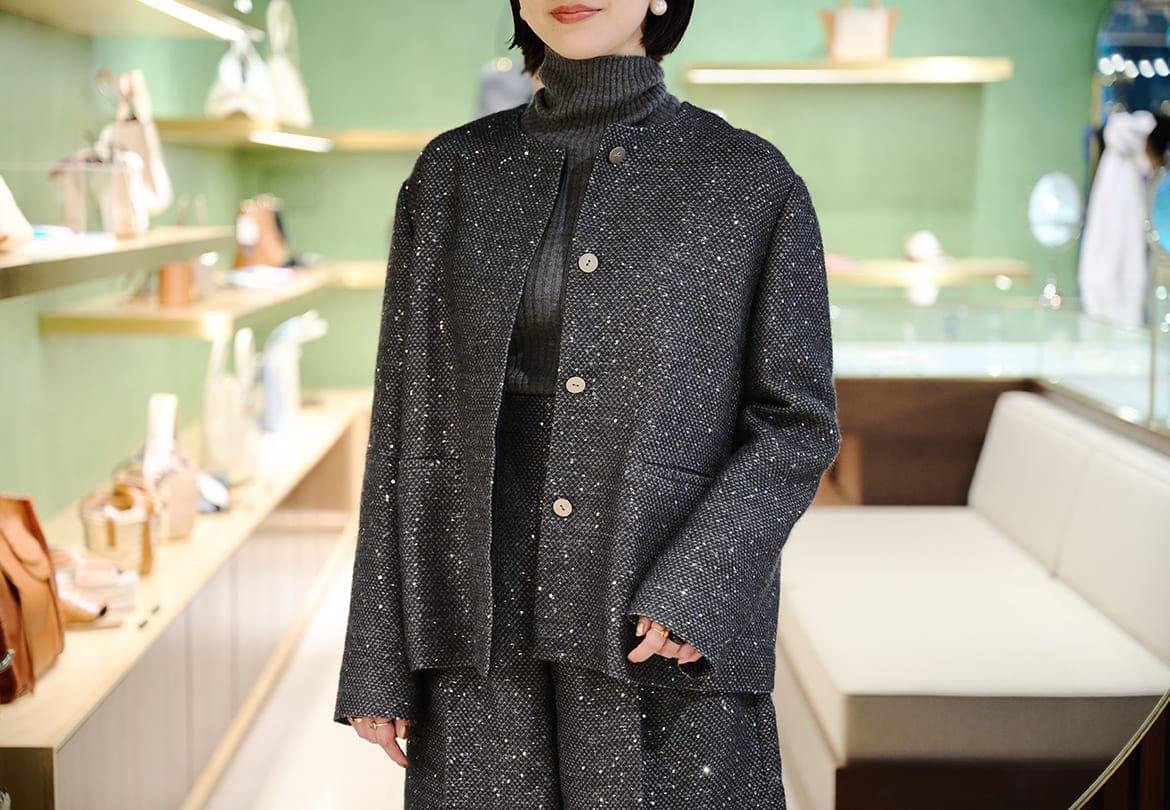 ゆったりしたシルエットで品良くカジュアルなムードに