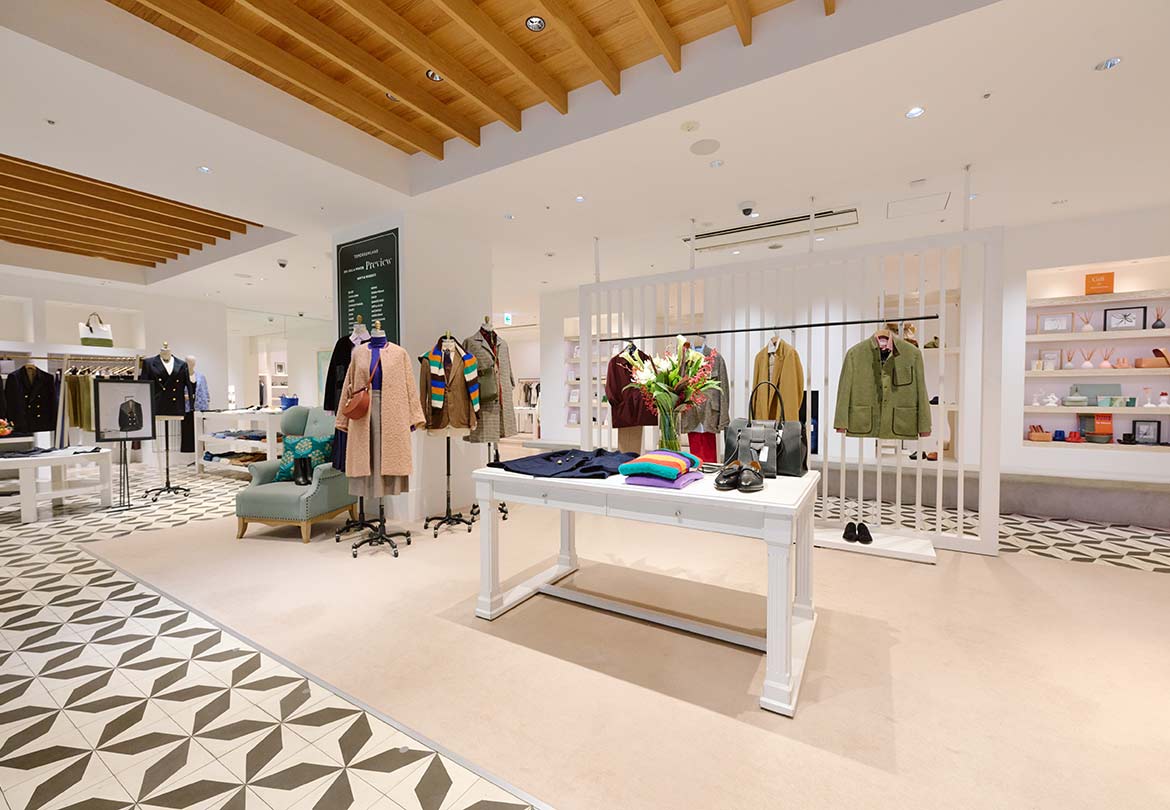 トゥモローランド 丸の内店とは