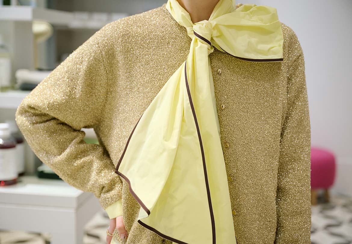 キラキラときらめくカーディガンで気分も上がる！