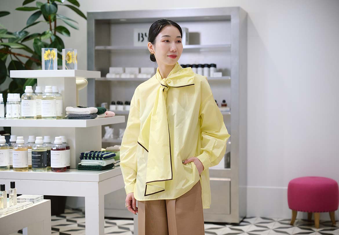 印象的な大きなボウタイがチャームポイント