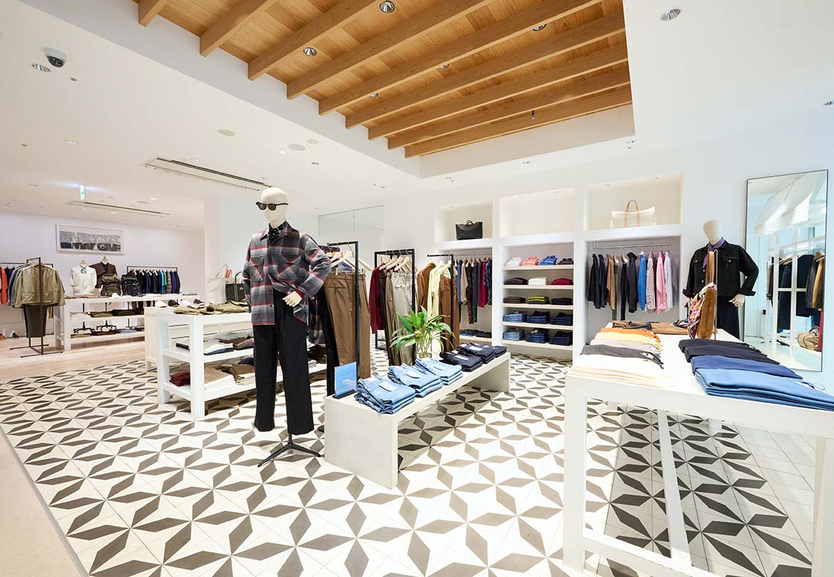 「トゥモローランド 丸の内店」とは