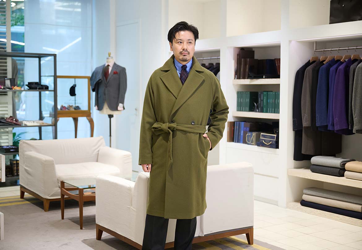 コートにはスタイルが良く見える2つボタンを採用