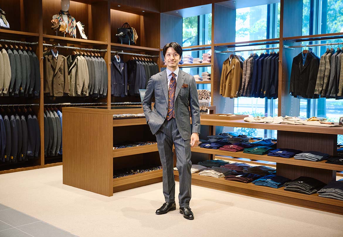 丸の内のディナーにもふさわしいコーデ