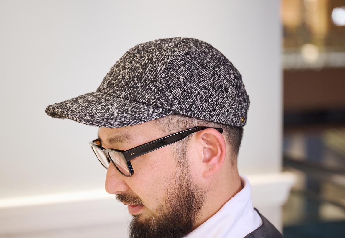 キャップを合わせるかどうかで印象は大きく変わる