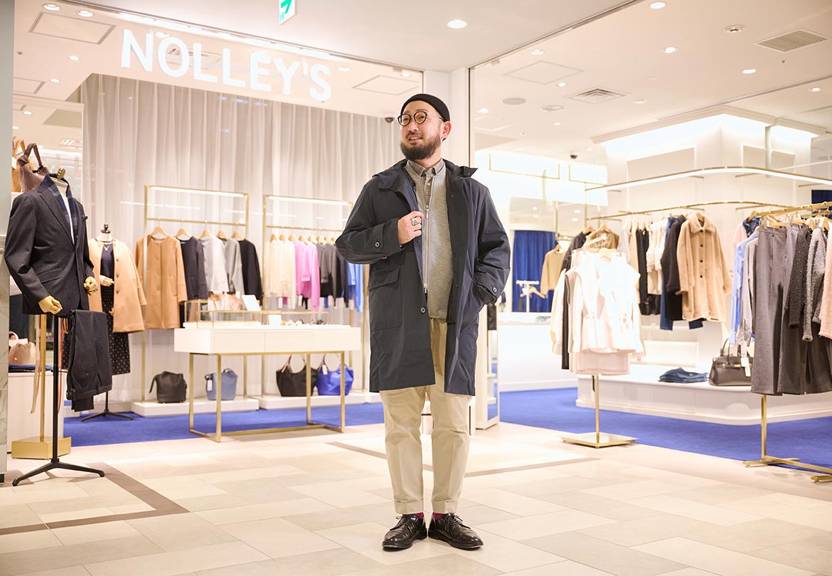 「オフィスでもギリギリいける」カジュアルアップコーデ