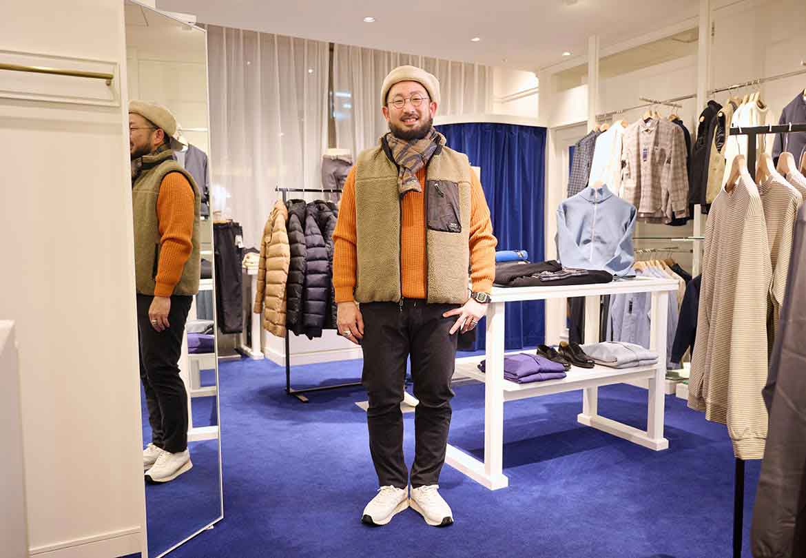 アウトドアをたのしみながら丸の内の街も違和感なく歩けるコーデ