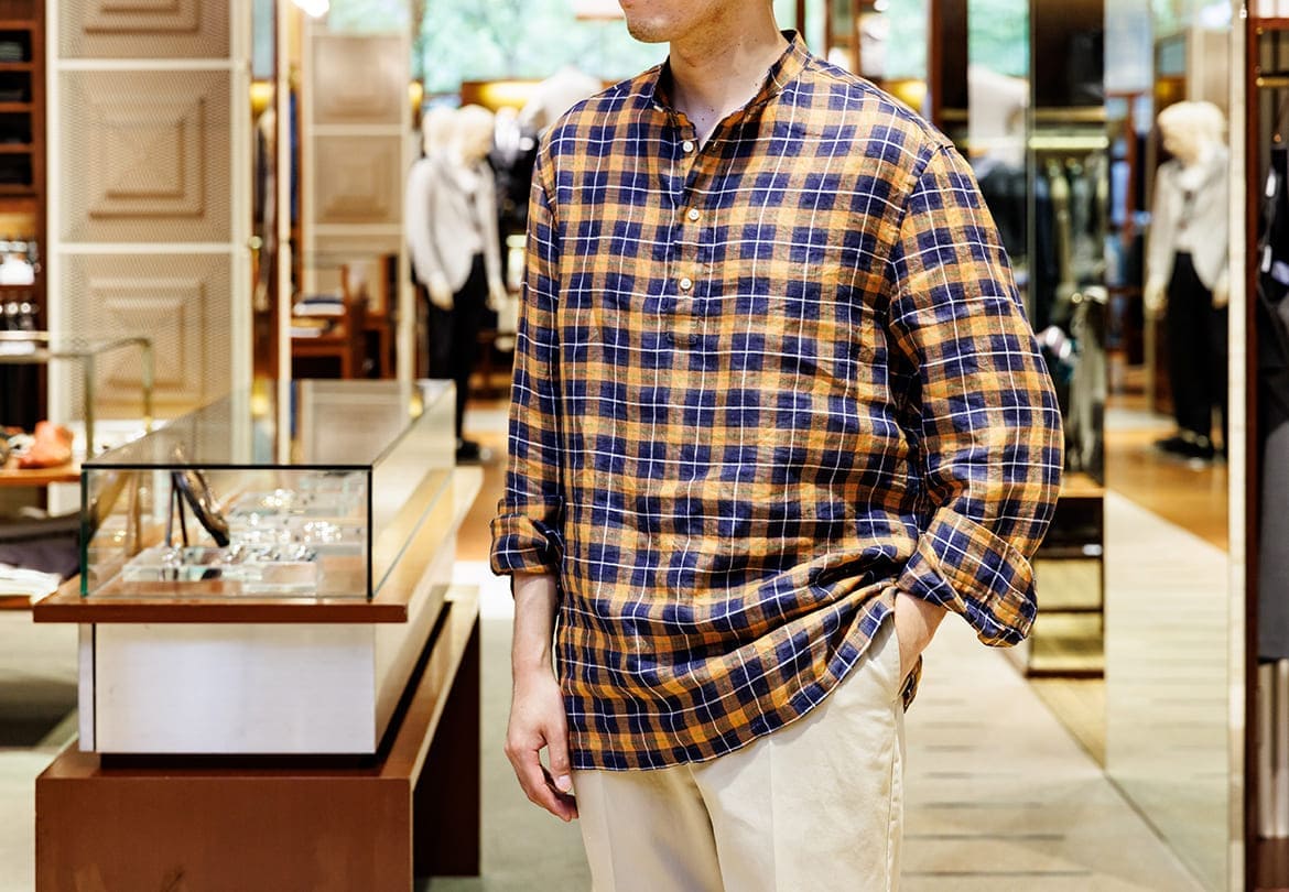 リネン素材でシャリッとした質感。モダンな配色のチェック柄も良い