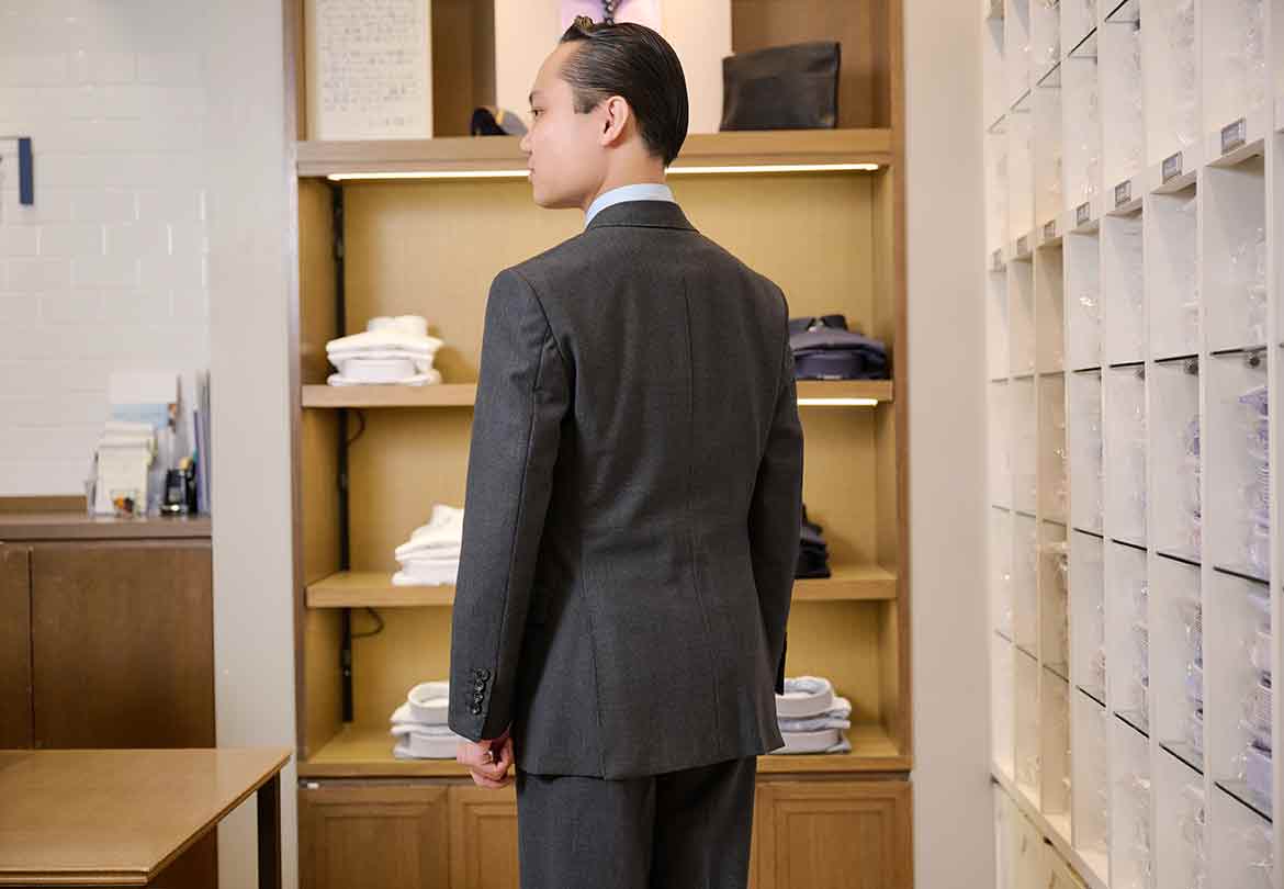 お尻が隠れる長め丈のジャケット