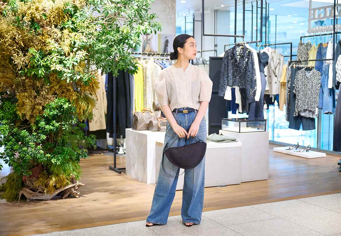 Vol.21 機能的な薄手のトップス​を使った初夏の丸の内コーデ3選