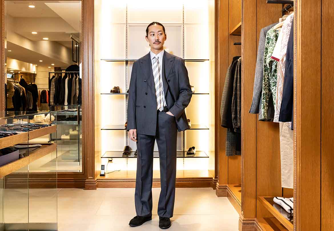 スタンダードフォーマルなのに、自然体な装い