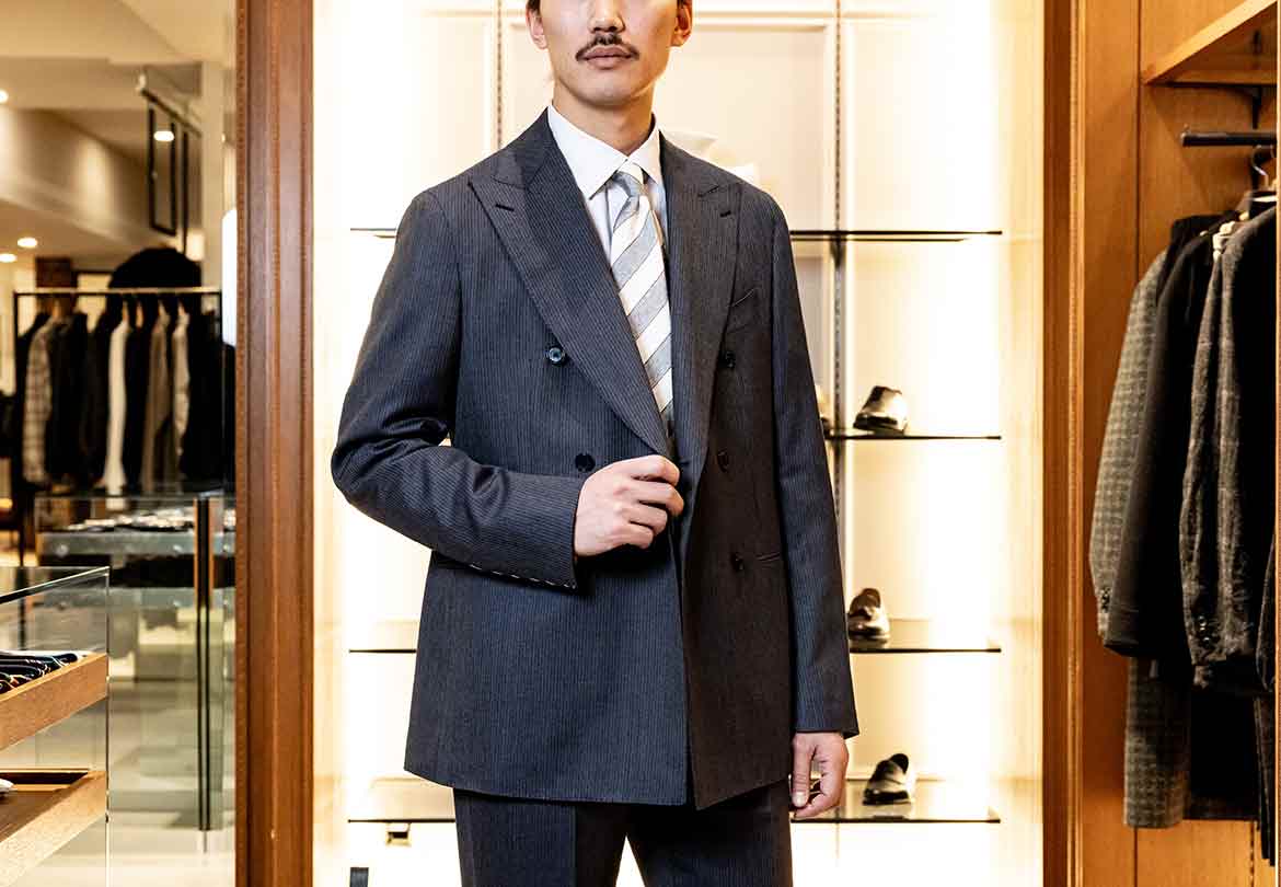 かしこまった場でも端正に映えるジャケット