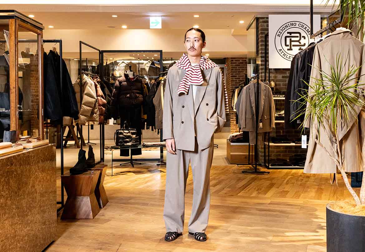 オフの日のコーディネートにも上品さを忘れずに