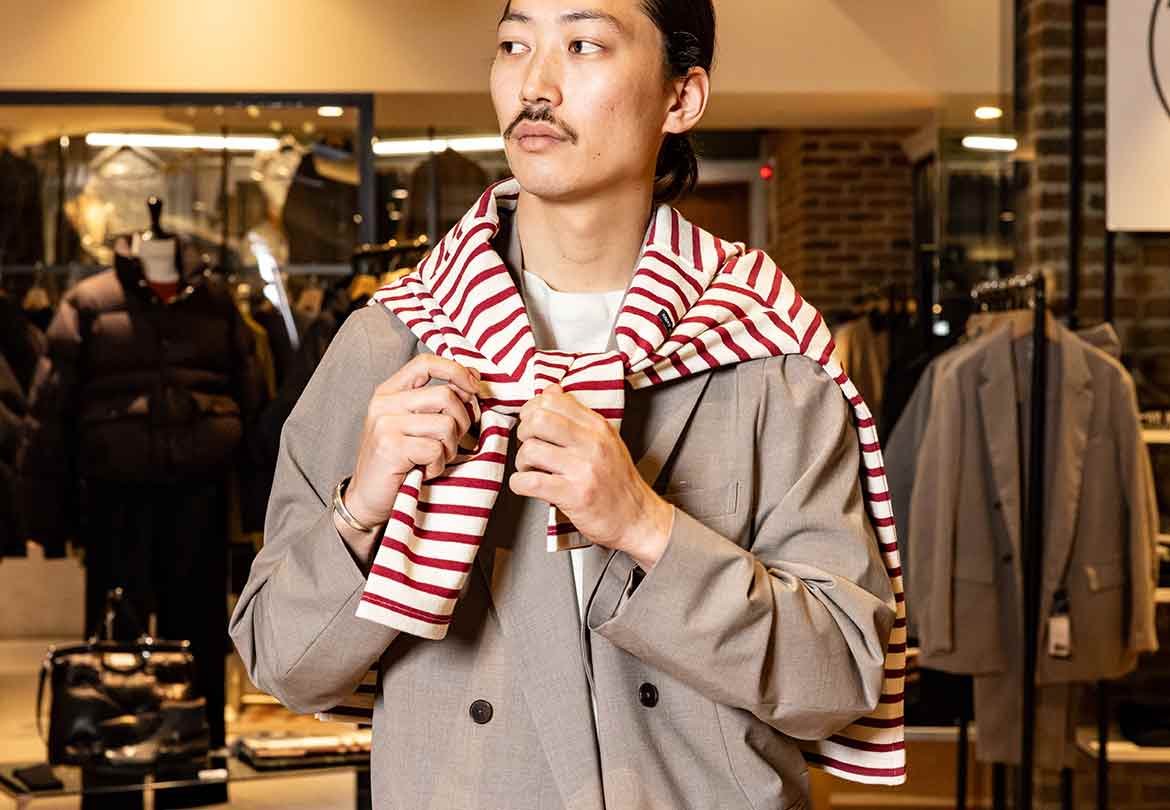 ボーダーのトップスは差し色にも◎