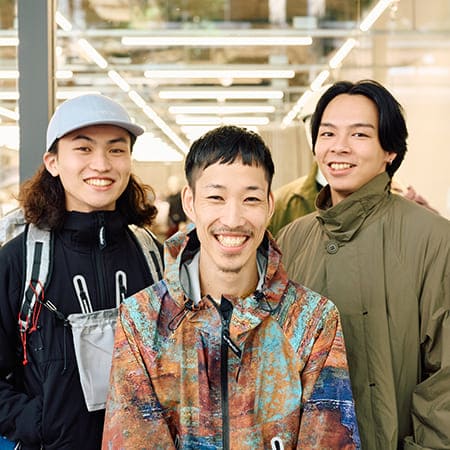 【左から】店舗スタッフ/鈴木佑星さん（172cm）、鈴村倖平さん（165cm）、丸山佑太さん（178cm）