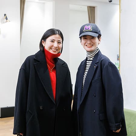 左:luxe 店長/小松愛理さん、右:lessageスタッフ/小金澤樹里奈さん
