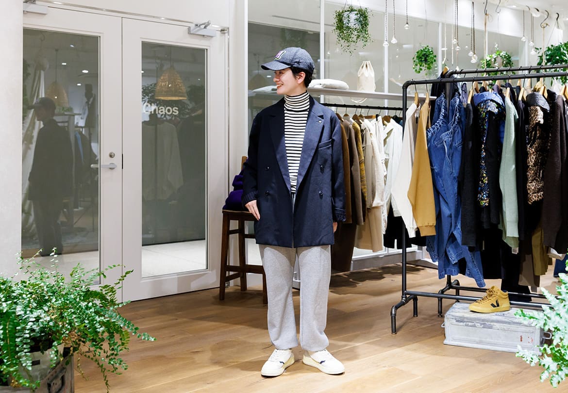 カジュアルだからこそアイテムの上質感が光る、なんでもない日のコーデ
