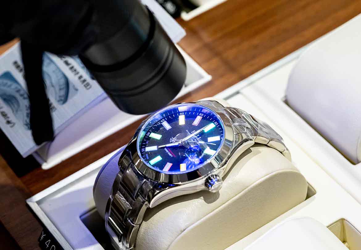 マイクロガスライトによってインデックスが発光する