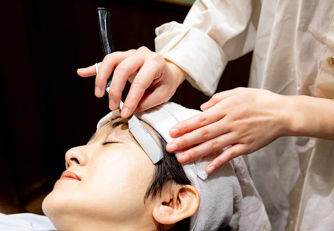 カミソリを使った本格シェービング　4,950円