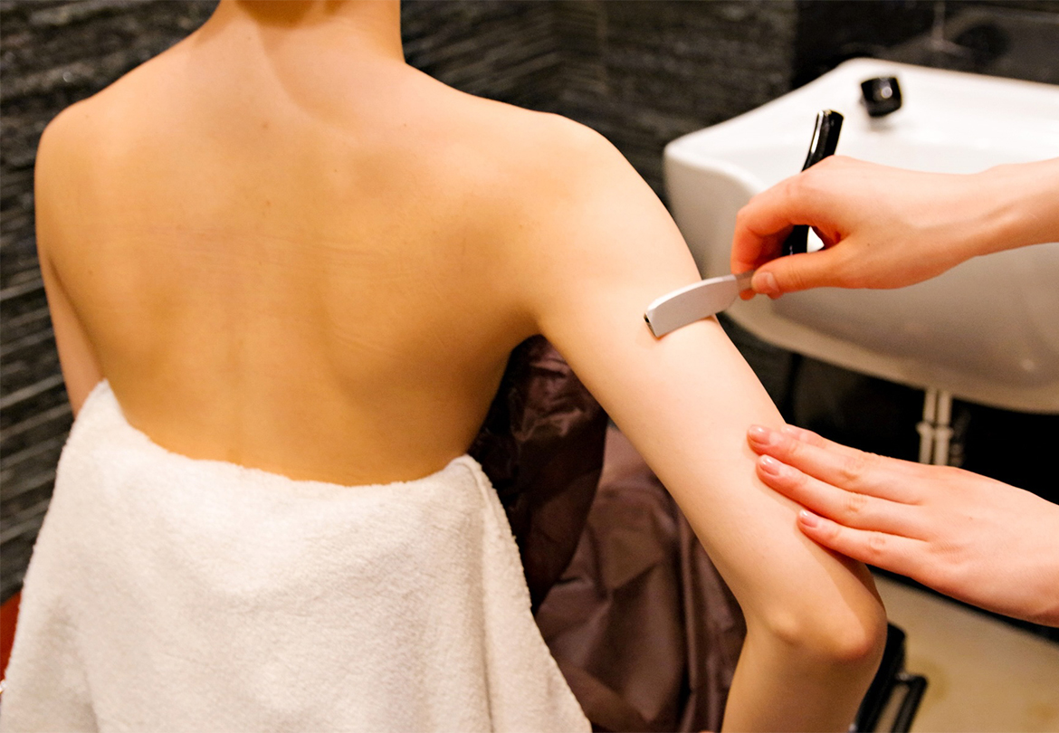 襟足や背中など自分で剃れないパーツも綺麗に