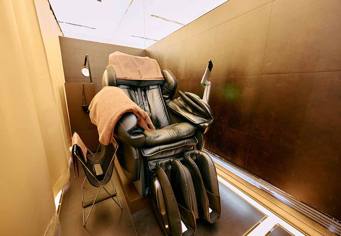 施術中のチェアはすべてマッサージ機能付き！